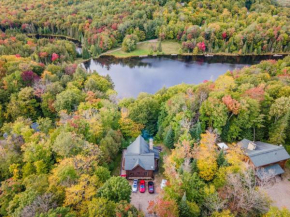 Chalet Boreal - 5 BDR with Lake Access, Hot Tub and Pool Table